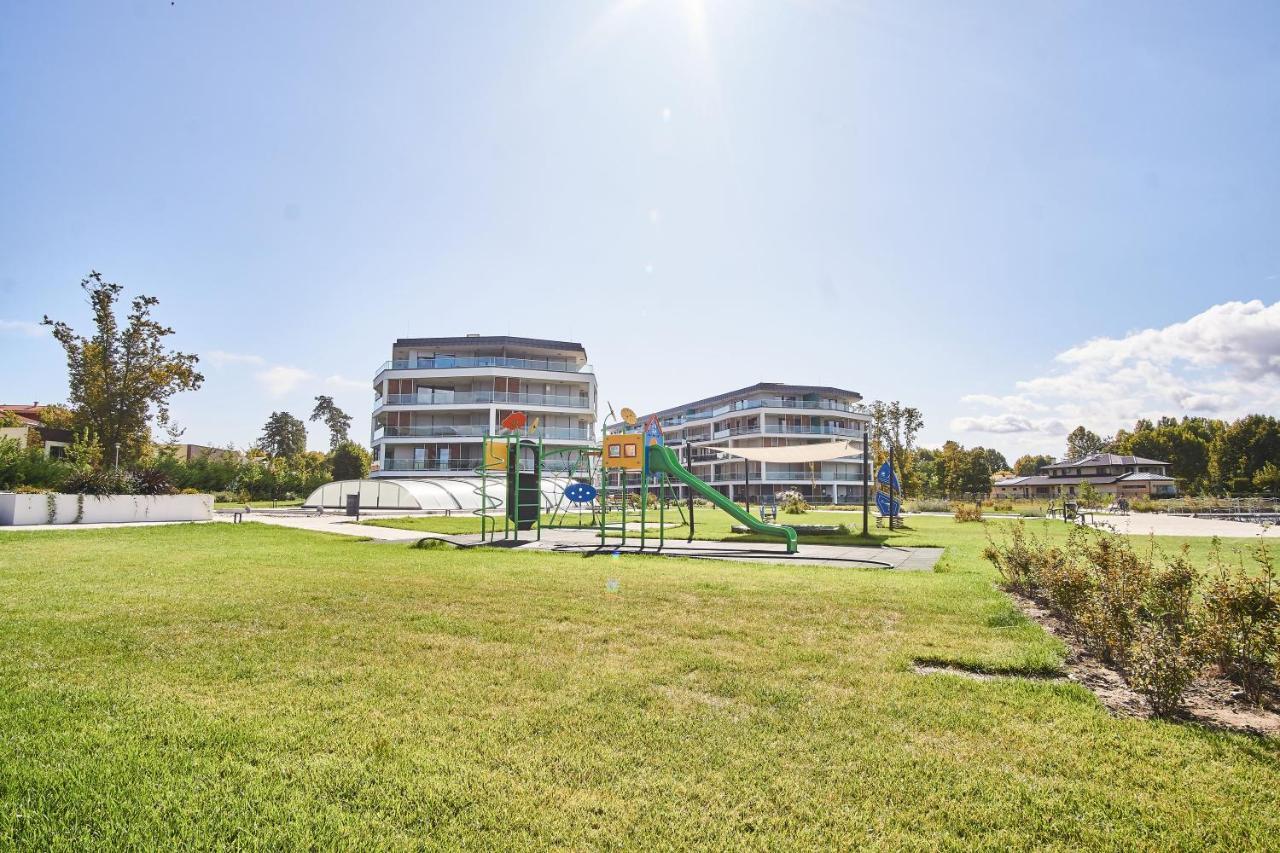 Azur Apartments - Hostaid Siófok Buitenkant foto